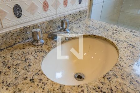 Casa de condomínio para alugar com 360m², 4 quartos e 4 vagasDetalhe do Banheiro da Suíte 2