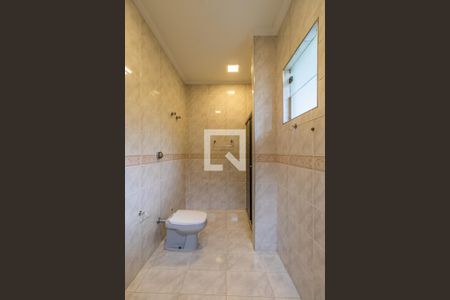 Casa de condomínio para alugar com 360m², 4 quartos e 4 vagasBanheiro Social