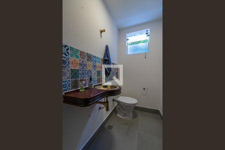 Casa de condomínio para alugar com 360m², 4 quartos e 4 vagasLavabo