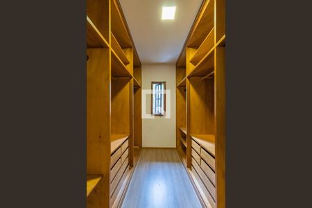 Casa de condomínio para alugar com 360m², 4 quartos e 4 vagasCloset da Suíte 2