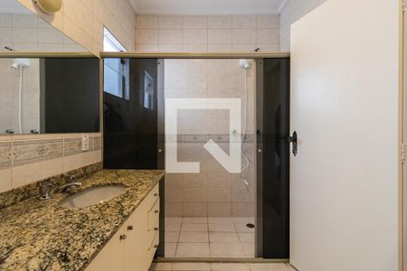 Casa de condomínio para alugar com 360m², 4 quartos e 4 vagasBanheiro da Suíte 1