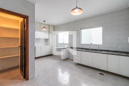 Casa de condomínio para alugar com 360m², 4 quartos e 4 vagasCozinha