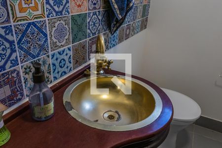 Casa de condomínio para alugar com 360m², 4 quartos e 4 vagasDetalhe do Lavabo