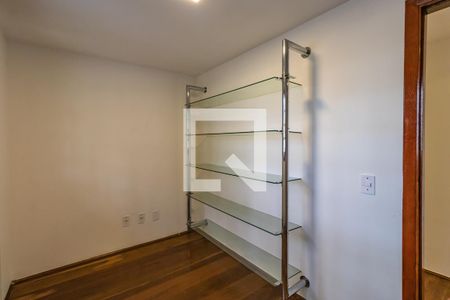 Casa de condomínio para alugar com 360m², 4 quartos e 4 vagasEscritório