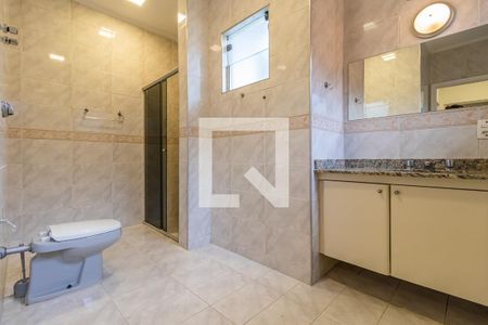 Casa de condomínio para alugar com 360m², 4 quartos e 4 vagasBanheiro Social