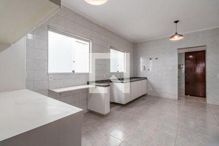 Casa de condomínio para alugar com 360m², 4 quartos e 4 vagasCozinha