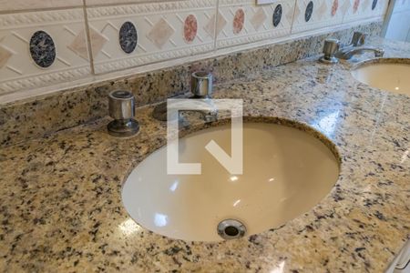 Casa de condomínio para alugar com 360m², 4 quartos e 4 vagasDetalhe do Banheiro da Suíte 2