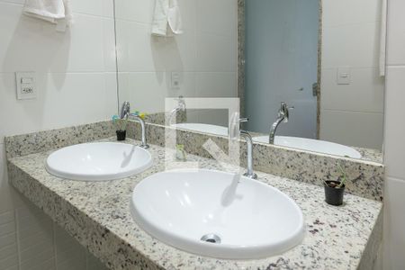 Apartamento para alugar com 74m², 3 quartos e 2 vagas Apartamento para alugar com 74m², 3 quartos e 2 vagasDetalhe Banheiro da Suíte
