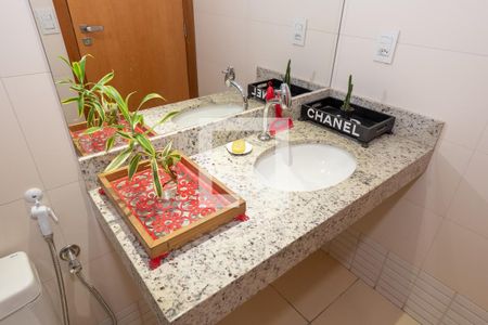 Apartamento para alugar com 74m², 3 quartos e 2 vagas Apartamento para alugar com 74m², 3 quartos e 2 vagasDetalhe do Banheiro