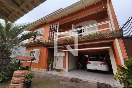 Casa à venda com 370m², 3 quartos e 2 vagasFachada