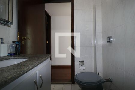Casa à venda com 222m², 4 quartos e 2 vagasBanheiro Social