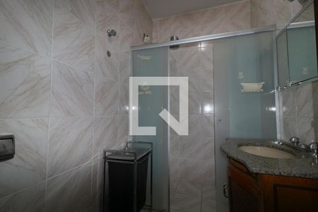 Casa à venda com 222m², 4 quartos e 2 vagasBanheiro da Suíte