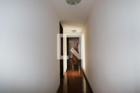 Casa à venda com 222m², 4 quartos e 2 vagasCorredor