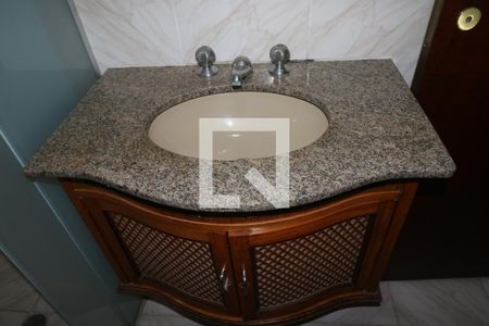 Casa à venda com 222m², 4 quartos e 2 vagasBanheiro da Suíte - Detalhe