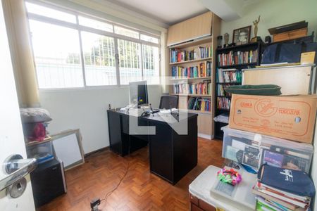 Casa à venda com 300m², 4 quartos e 3 vagasEscritório