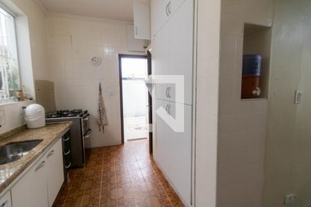Casa à venda com 300m², 4 quartos e 3 vagasCozinha 