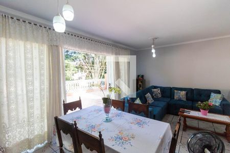Casa à venda com 306m², 3 quartos e 5 vagasSala