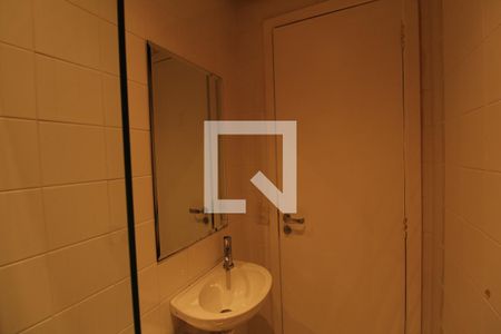 Casa de condomínio à venda com 375m², 5 quartos e 3 vagasBanheiro Social 2