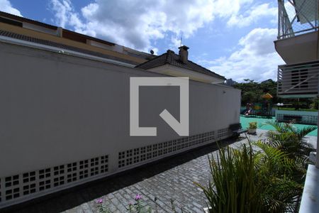 Casa de condomínio à venda com 375m², 5 quartos e 3 vagasVista - Sala