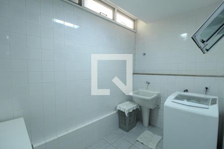 Casa de condomínio à venda com 375m², 5 quartos e 3 vagasÁrea de Serviço