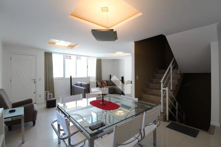Casa de condomínio para alugar com 375m², 5 quartos e 3 vagasSala
