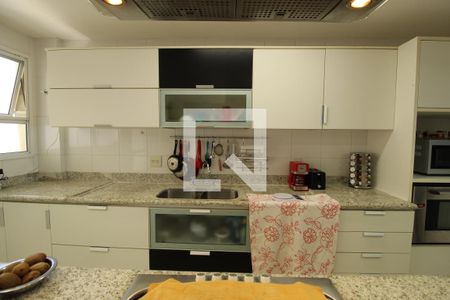 Casa de condomínio à venda com 375m², 5 quartos e 3 vagasCozinha