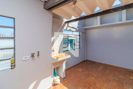 Casa para alugar com 120m², 2 quartos e 1 vagaÁrea de serviço/quintal