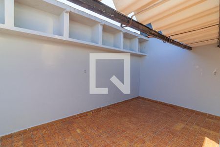 Casa para alugar com 120m², 2 quartos e 1 vagaÁrea de serviço/quintal