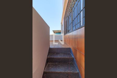 Casa para alugar com 120m², 2 quartos e 1 vagaEscada