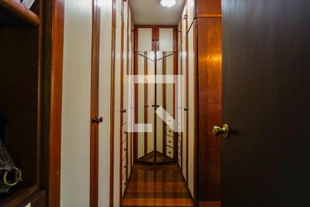 Casa de condomínio à venda com 540m², 4 quartos e 4 vagasCloset da Suíte 2