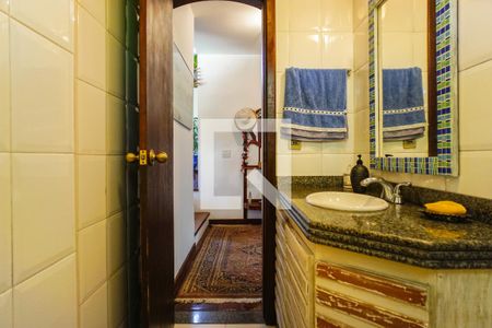 Casa de condomínio à venda com 540m², 4 quartos e 4 vagasLavabo