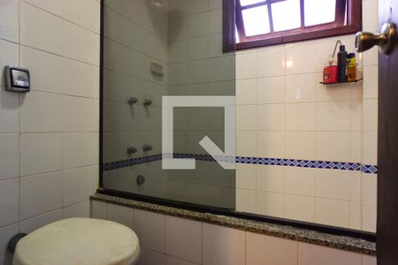 Casa de condomínio à venda com 540m², 4 quartos e 4 vagasBanheiro da Suíte 3/4