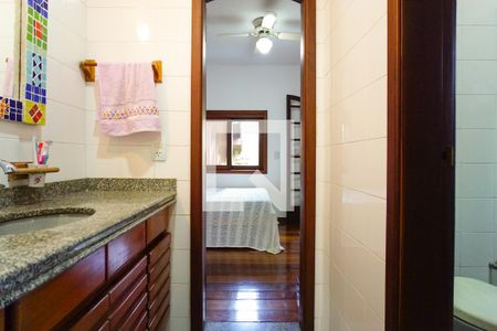 Casa de condomínio à venda com 540m², 4 quartos e 4 vagasBanheiro da Suíte 3/4