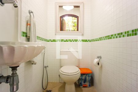 Casa de condomínio à venda com 540m², 4 quartos e 4 vagasBanheiro da Área Externa - Varanda Gourmet