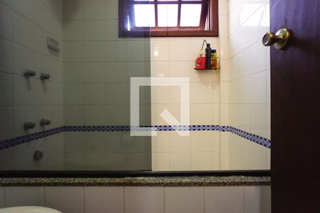 Casa de condomínio à venda com 540m², 4 quartos e 4 vagasBanheiro da Suíte 3/4