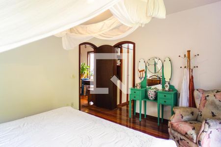 Casa de condomínio à venda com 540m², 4 quartos e 4 vagasSuíte 2