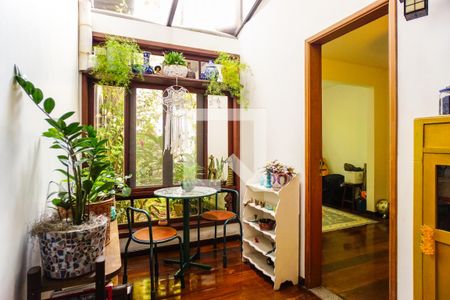 Casa de condomínio à venda com 540m², 4 quartos e 4 vagasSala