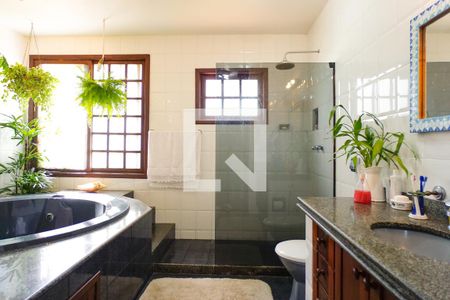 Casa de condomínio à venda com 540m², 4 quartos e 4 vagasBanheiro da Suíte 2