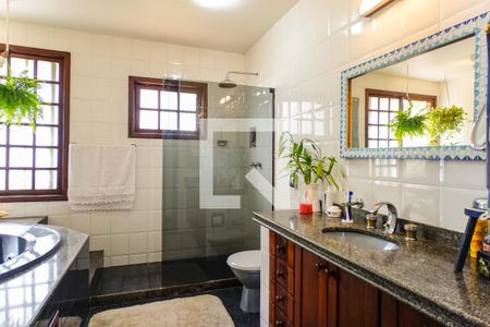 Casa de condomínio à venda com 540m², 4 quartos e 4 vagasBanheiro da Suíte 2