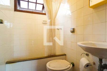 Casa de condomínio à venda com 540m², 4 quartos e 4 vagasBanheiro de Serviço