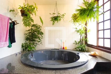 Casa de condomínio à venda com 540m², 4 quartos e 4 vagasBanheiro da Suíte 2