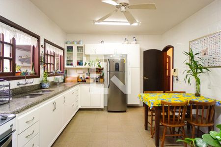 Casa de condomínio à venda com 540m², 4 quartos e 4 vagasCozinha