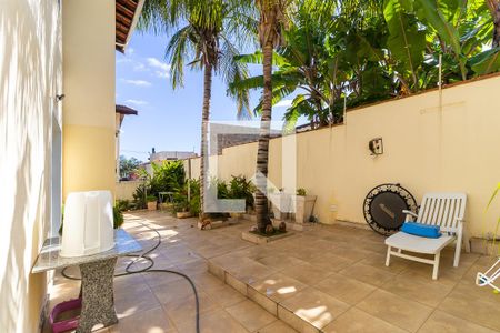 Casa à venda com 263m², 3 quartos e 5 vagasQuintal