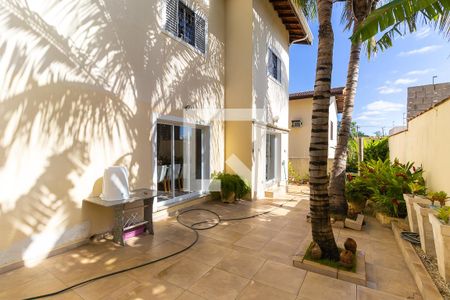 Casa à venda com 263m², 3 quartos e 5 vagasQuintal