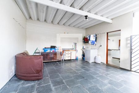 Casa à venda com 150m², 2 quartos e 3 vagasLavanderia/ garagem 1