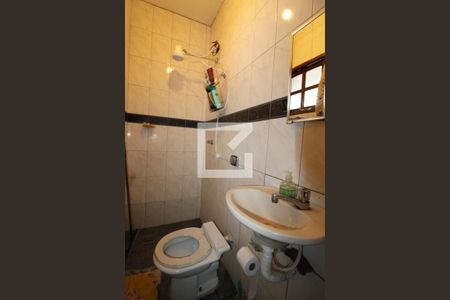 Casa à venda com 316m², 3 quartos e 6 vagasBanheiro de Serviço