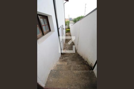 Casa à venda com 316m², 3 quartos e 6 vagasCorredor externo