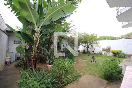 Casa à venda com 316m², 3 quartos e 6 vagasQuintal