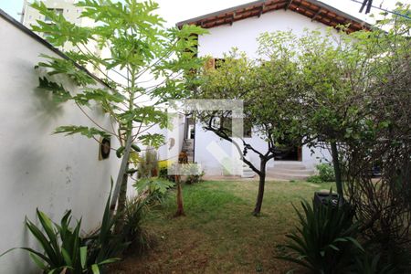 Casa à venda com 316m², 3 quartos e 6 vagasEdícula - Vista do Quarto