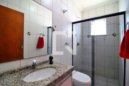 Casa de condomínio à venda com 158m², 3 quartos e 4 vagasBanheiro